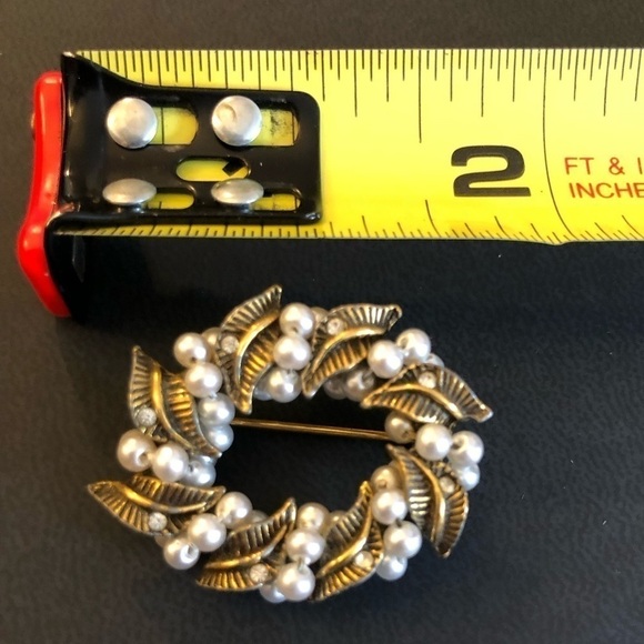Vintage Mid- century Faux Pearl and Rhinestone Wreath Brooch - Picture 3 of 3